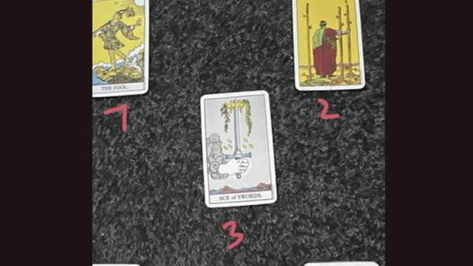 Tarot bilen var mı canlar? Yardımcı olur musunuz aşk hayatımla ilgili?