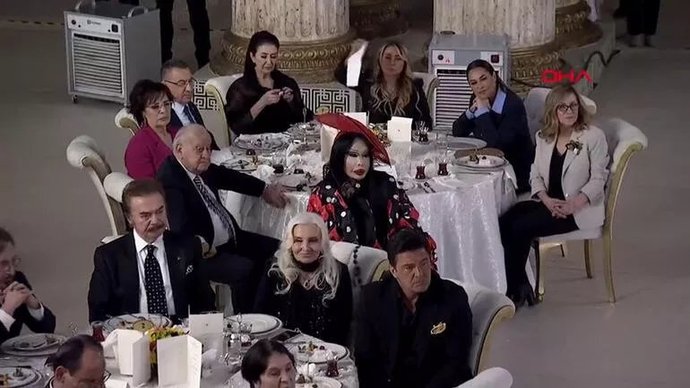 Orhan Gencebayın şarkısı AK Parti seçim şarkısı oldu! Orhan Gencebay dinliyor musunuz?