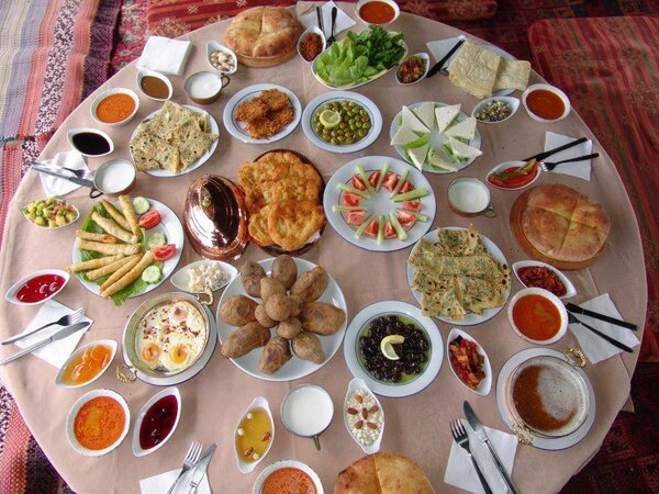 Yer sofrasını mı, masa sofrasını mı tercih edersiniz?