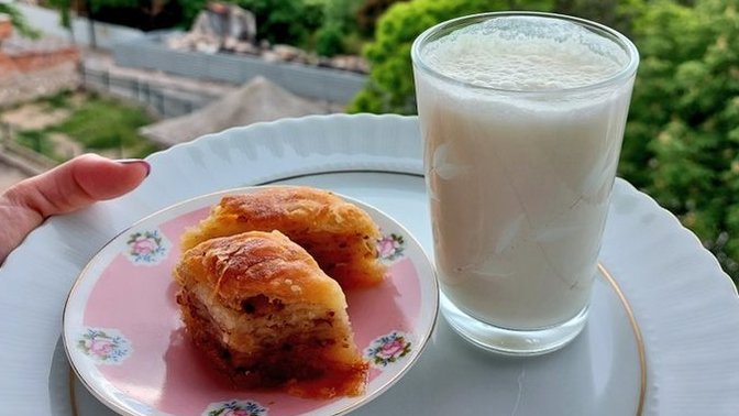 Şerbetli tatlının yanında ayran içenler var mı?