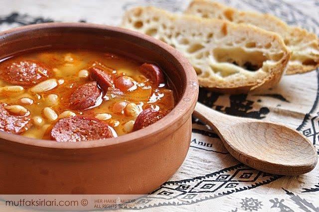 Getirin Ekmekleri😛Kuru fasulyeniz nasıl olsun? Etli mi-Pastırmalı mı-Sucuklu mu?