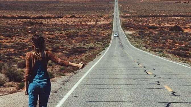 Otostop çeken birini aracınıza alır mısınız?