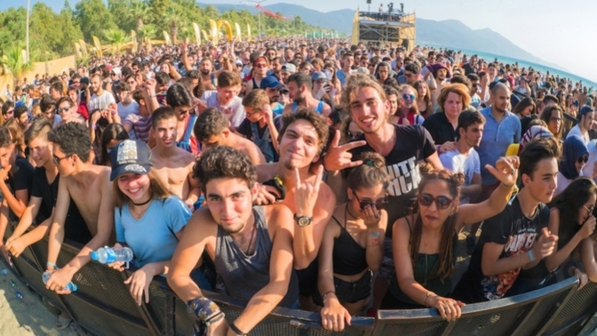 'Ahlakı bozuyor' dendi, Zeytinli Rock Festivali iptal edildi! Sizce festivallerin iptal edilmesi doğru mu?