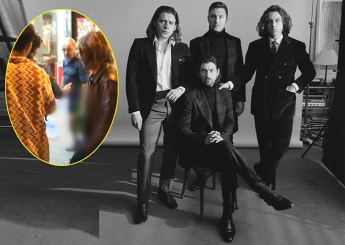 Arctic Monkeys, bakkaldan kovuldu! Kırk yıl düşünsen ünlü grubun bakkaldan kovulacağı aklına gelir miydi😅?