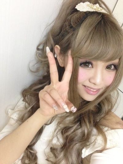 Gyaru sitilini sever misiniz?