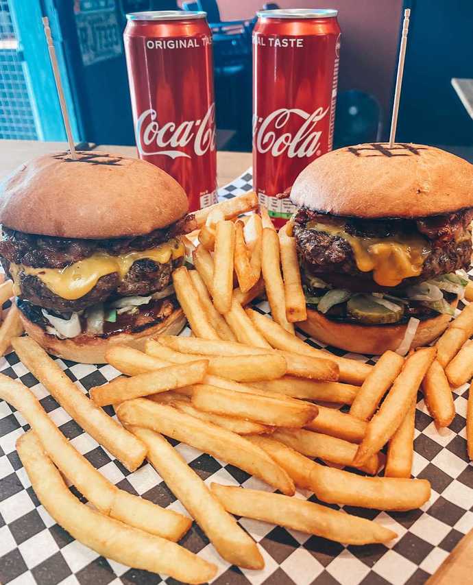 Hamburgerin yanında ne içersiniz?