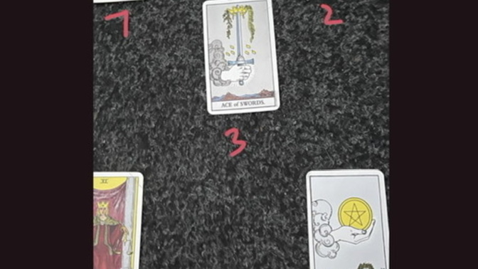 Tarot anlayanlar lutfen bakin 🙏resimli?