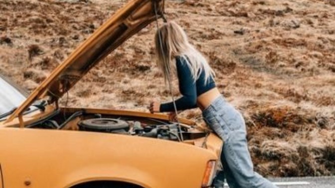 Yolda aracı arıza yapmış birini görseniz yardım eder misiniz?