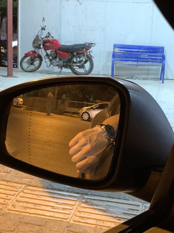 Yoldan geçerken elimi tutar miydiniz?