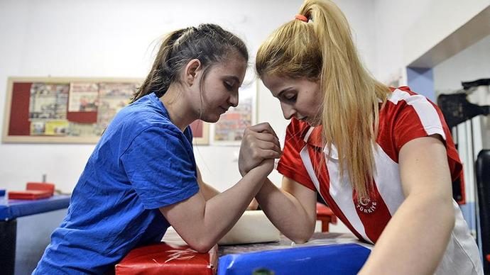 Bilek Güreşi sık yapar mısınız?