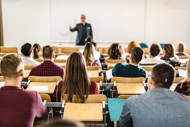 Vakıf üniversitelerine dev zam! Özel üniversitelerde öğrenci kalır mı?