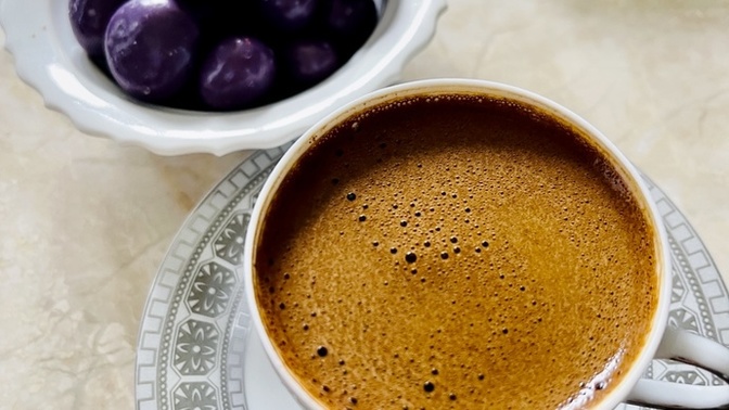 Kahveme eşlik edecek bir şarkı lütfen? İçildi mi kahveler?