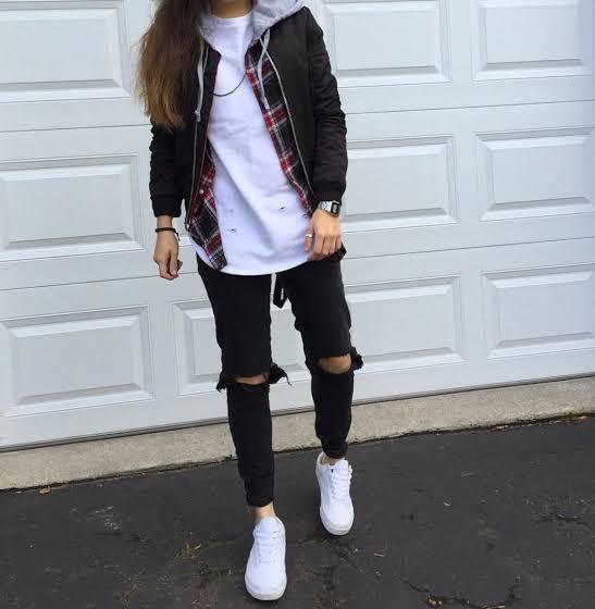 Aklımdaki kombin tam olarak bu ayakkabı belki converse chuck taylor olabilir havaya bağlı oduncu hoodie tek olabilir