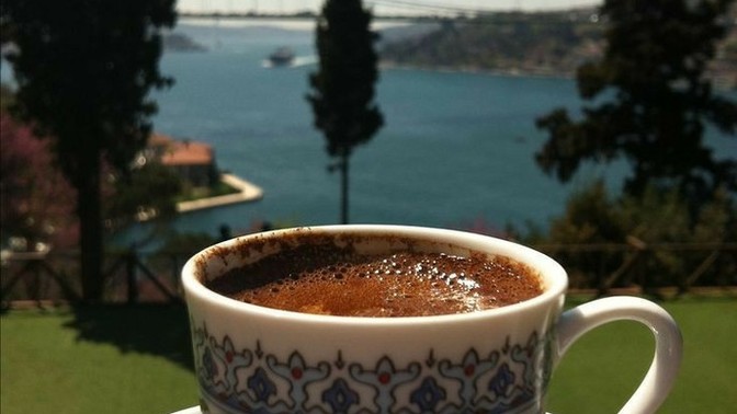 Cezvede bol köpüklü Türk kahvesi yapmak herkesin harcı değil mi?