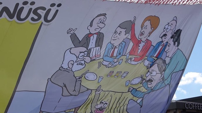 Recep Tayyip Erdoğanın Çorumda düzenleyeceği toplu açılış töreninde, altılı masa pankartları dikkat çekti. ne düşünüyorsunuz?