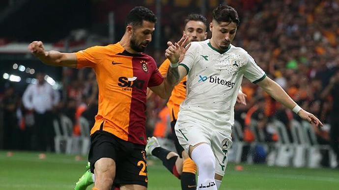 Galatasaray, nef stadyumunda ligin zayıf takımlarından Giresunspora 1-0 yenildi! Bu Galatasaray şampiyon olabilir mi?