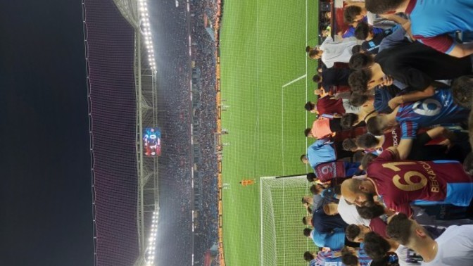 Maç izlemek tribünde mi daha keyifli yoksa evde mi?