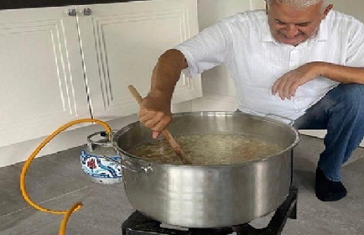 Yıldırımın aşure yaptığı fotoğraf için photoshop denildi. Sizce fotoğrafta ne yanlışlık var?