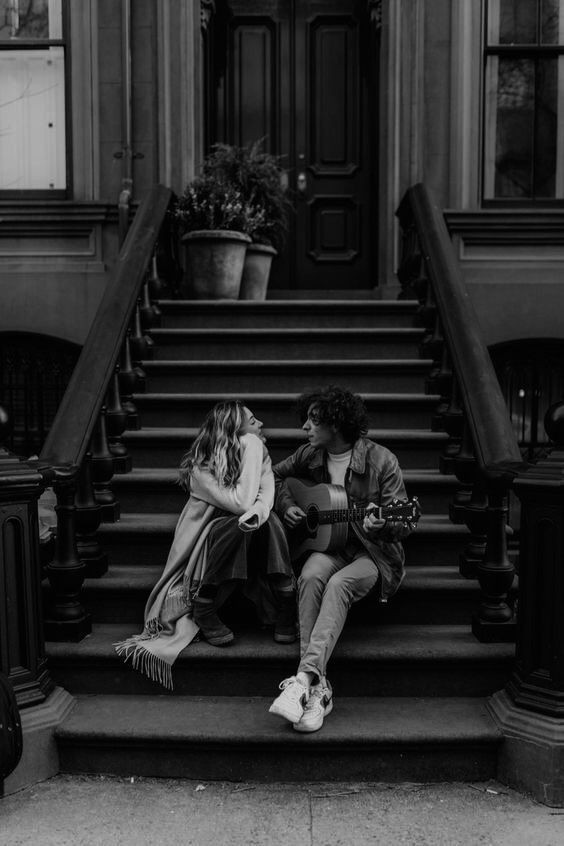 Romantik olmayan biriyle romantik birinin aşkı mümkün olabilir mi?