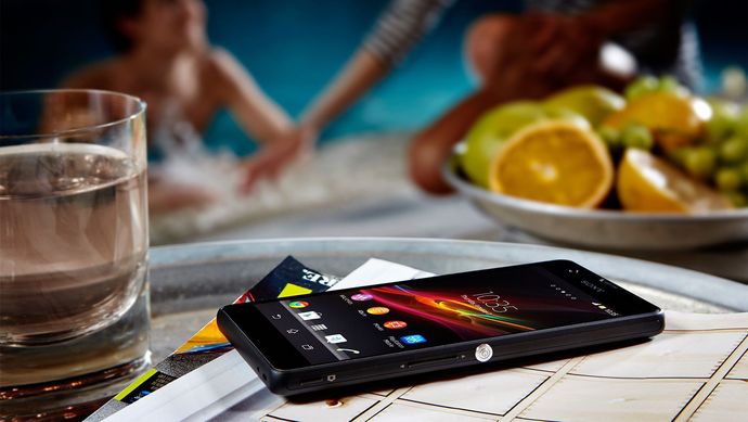 Masada telefonu ters koyan sevgili şüphelenmeyi hak eder mi?