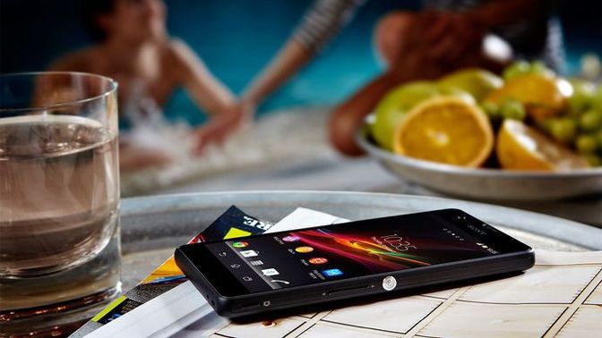 Masada telefonu ters koyan sevgili şüphelenmeyi hak eder mi?