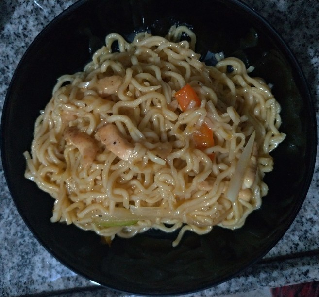 Bu saatte noodle yapıp yer misiniz?