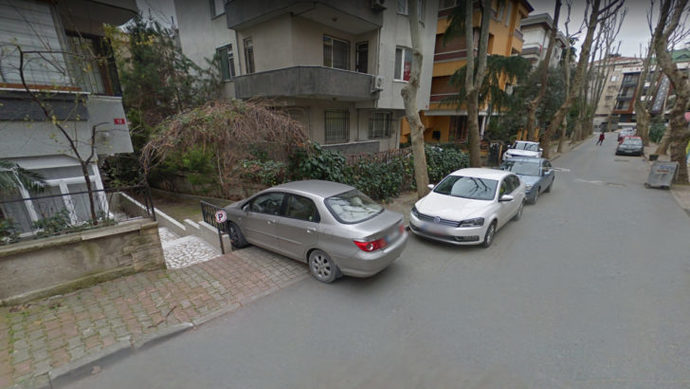 Bir araç her gün sizin arabanızı bıraktığınız otoparkın çıkışına park etse ne yapardınız?