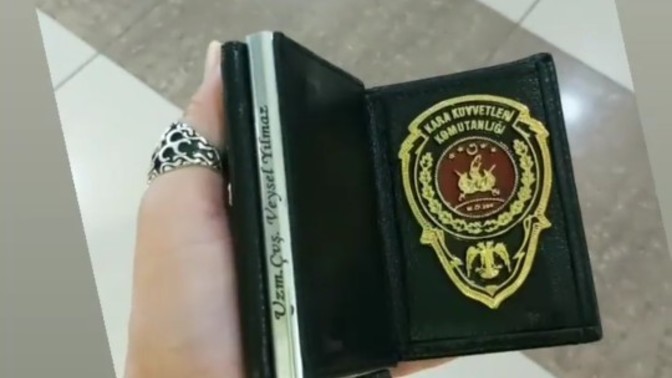 Hangi cüzdan daha karizmatik?
