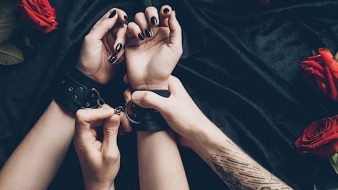 Seks esnasında romantik sözler mi, müstehcen konuşmalar mı tercihin olur?