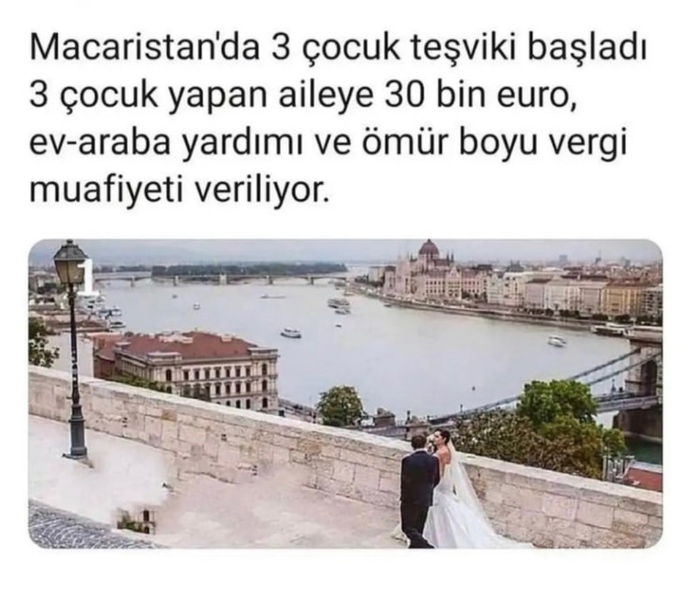 Konya'da konser sırasında sahneye atlayan genç "Konya uyan artık, Ak Parti'ye oy verme." dedi! Tepkisini nasıl buldunuz?