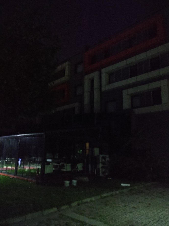 Gece ıssız yerlerde tek başınıza saatlerce gezebilir misiniz orada bir işiniz varsa halledebilmek için tek kalır mısınız?