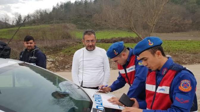 Jandarmayım. Çevirmelerde neden bu kadar heyecan yapıyorsunuz :))) ?