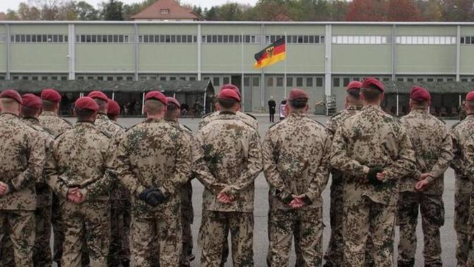 Almanyada hükumet protestolardan korktugu icin 1 ekimden itibaren askerlere müdahale yetkisi veren yasayi onaylamis ne düsünüyorsu?