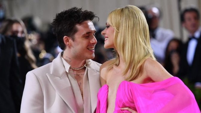 Brooklyn Beckham, 100 dövmesinin 70 tanesini karısı için yaptırmış! Sizin için birisi bu kadar dövme yaptırsa ne yapardınız?