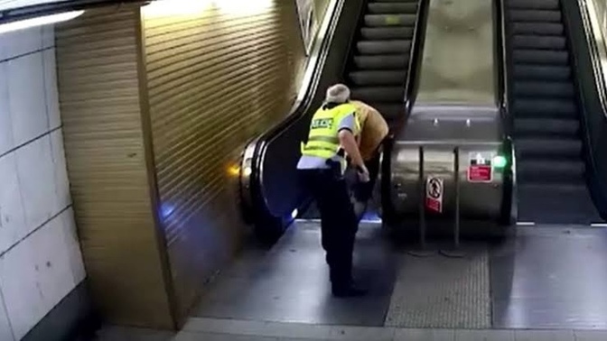 Polisten kaçan hırsız ters yöndeki merdivene koşunca polisin kucağına düştü. Yazık mı desem iyi oldu mu desem 😄?