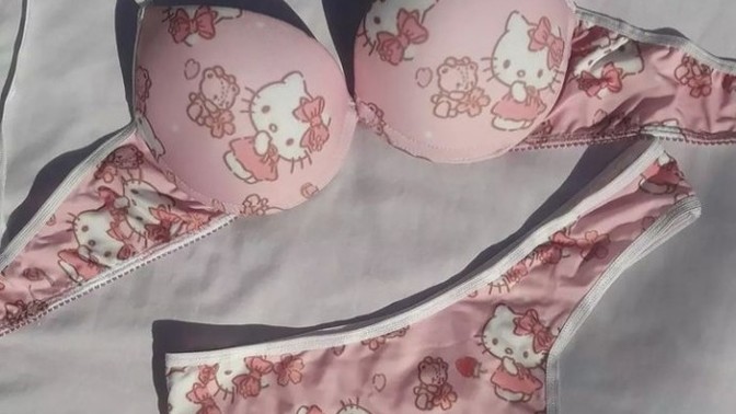 Bu hello kitili iç çamaşırları nasıl?
