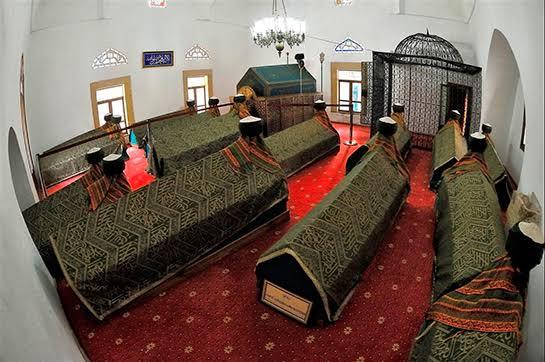 Türbelerin içinde insanların cesetleri mi var?