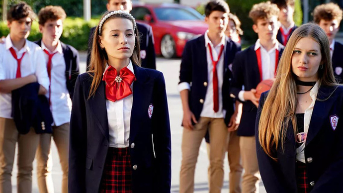 4.5 saatlik yerli dizi izleyenlere bordo bereli diyebilir miyiz?