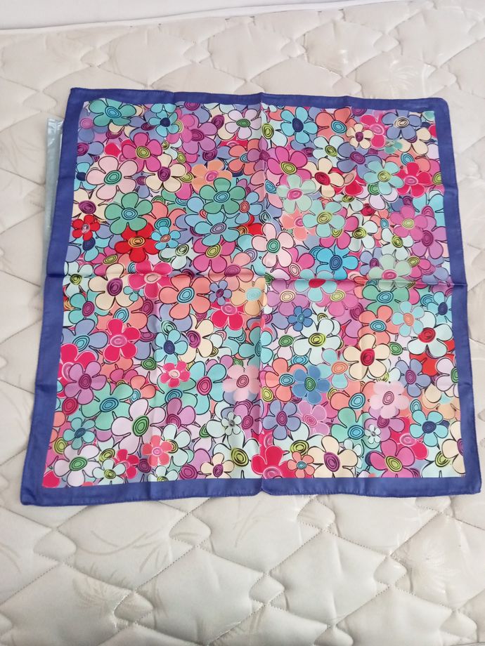 Sizce çiçekli bandana güzel mi?
