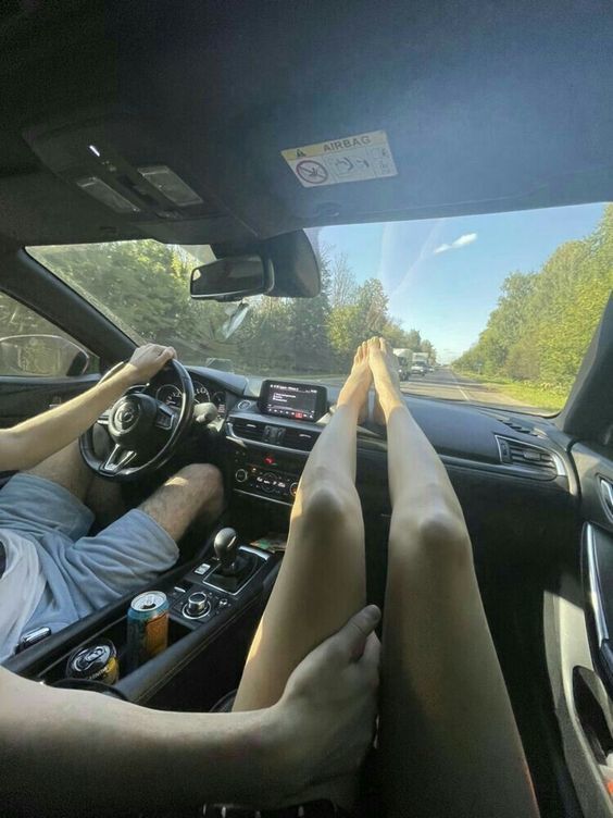 Sevgilinle romantik bir yemek mi, yoksa başbaşa seyahatte geçirebileceğin dakikalar mı daha zevkli gelir?