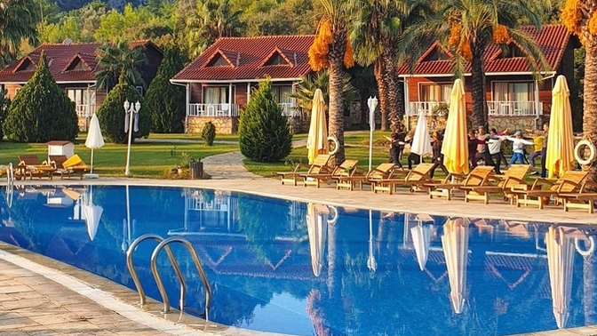Hemcinsiniz olan arkadaşlarınızla tatil yapmanıza aileniz veya hayatınızdaki kişi karışabilir mi?