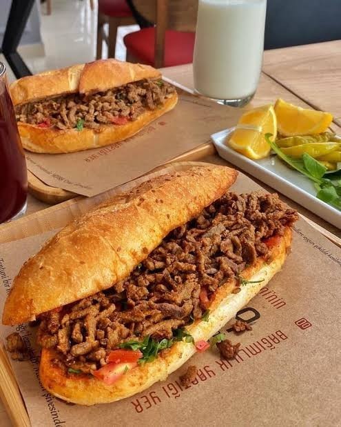 Tantuninin ekmek arası halini mi seviyorsunuz yoksa dürüm halini mi?