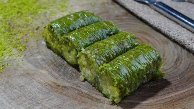 Favori tatlınız hangisi baklava mi yoksa yeşil burma mı benim fikrimi sorarsanız yeşil burma en iyi tatlıdir bana göre?