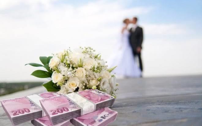 Devlet evlenen çiftlere 100.000₺ yardımda bulunsaydı, evlenir miydiniz?