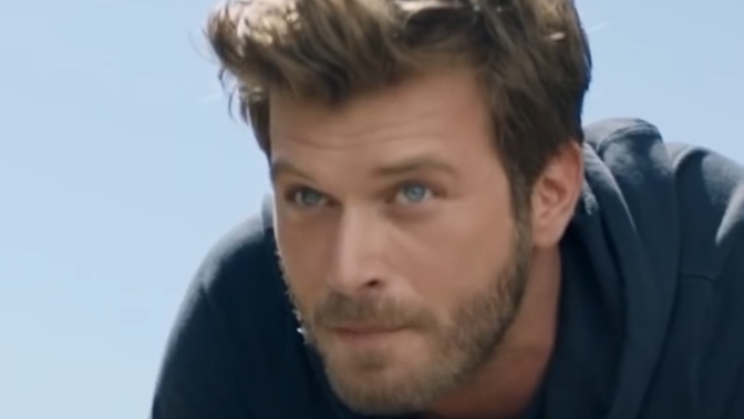 Kızlar tıpatıp Kıvanç Tatlıtuğ gibi biri size bakarsa, karşınızda oturarsa ve ya konuşmak isterse yorumlarınız?😀🌹?