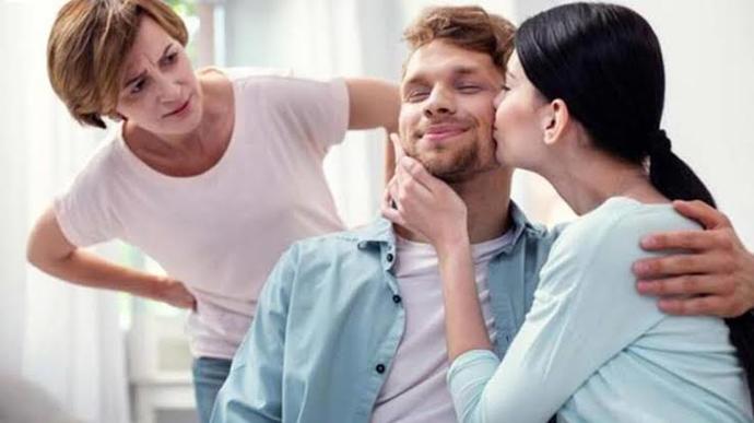 Sizin de aile büyükleriniz evlenmeniz için size birilerini ayarlamaya çalışıyor mu?