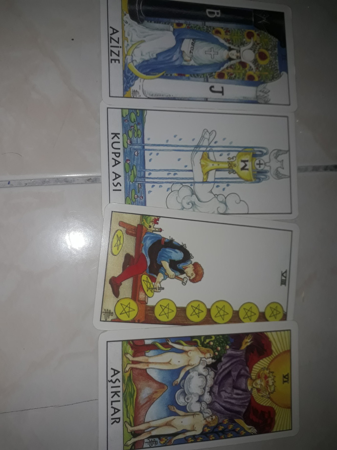 Tarot bakmayi bilen varsa lutfen cevaplayabilir mi?