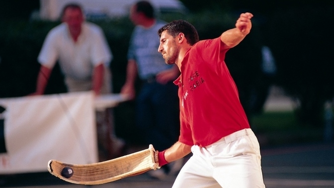 Pelota, oynamak ister miydiniz?