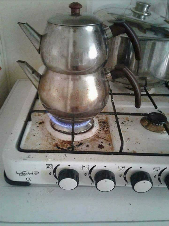 Çay koydum gelin bekar evi benim..
