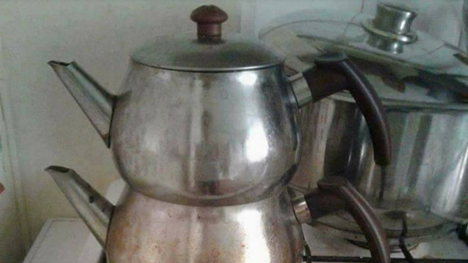 Çay koydum gelin kızlar bekar evi benim 😅?